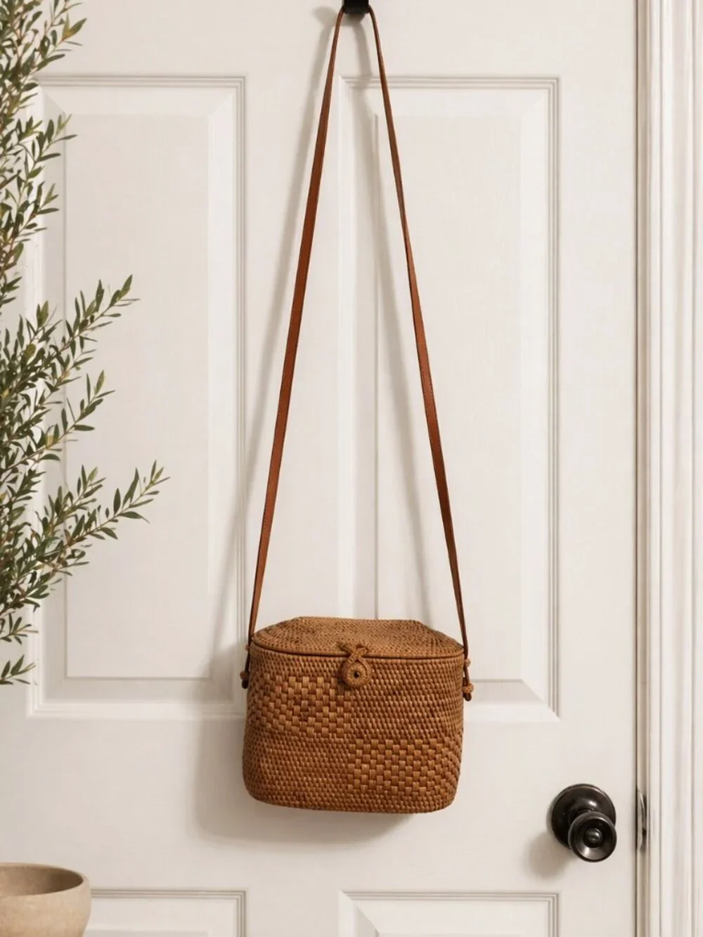 Street Level Woven Rattan Crossbody Bag Boho Natural Straw Leather Strap - Picture 1 of 12